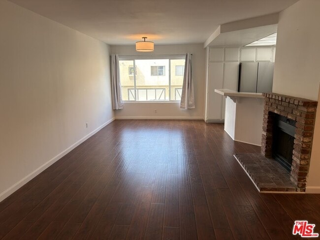 Building Photo - 9915 Variel Ave