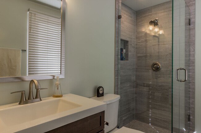 Building Photo - Beautiful 4 Bed 3.5 Bath On Cul De Sac In ...