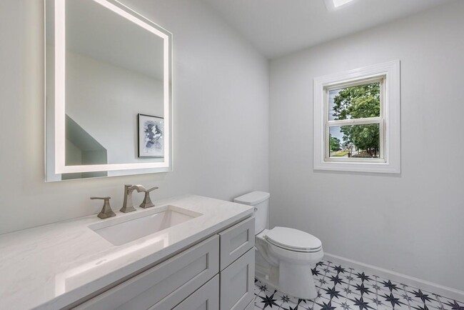 Building Photo - 459 Atlanta Country Club Dr