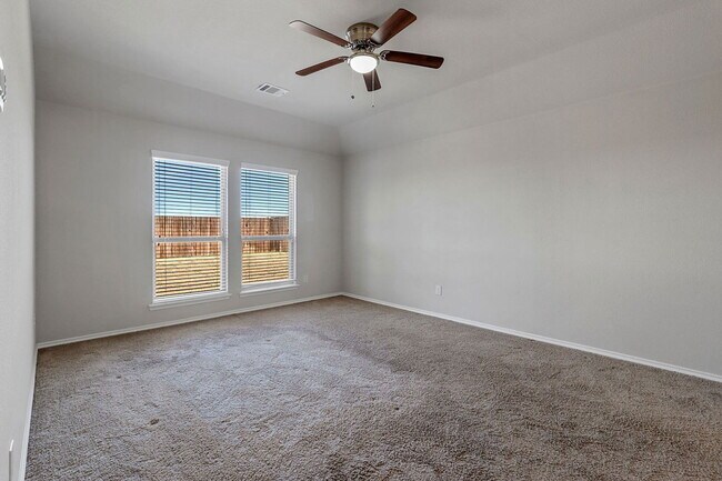 Building Photo - 3020 Oakcrest Dr