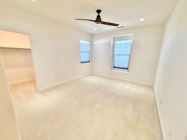 Building Photo - Gorgeous 4 bed 3 bath in the desired Portola Springs