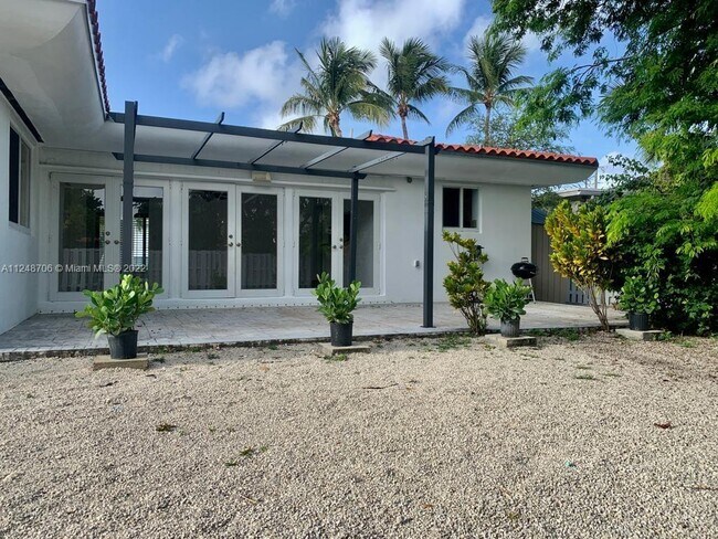 Building Photo - 1001 Surfside Blvd