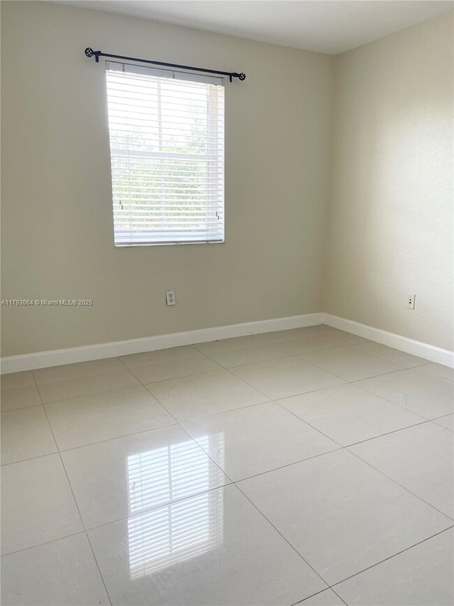 Building Photo - 3512 SW 171st Ave