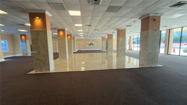 Building Photo - 400 Kings Point Dr