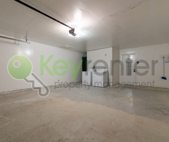 Building Photo - 5964 Moss Creek Cir