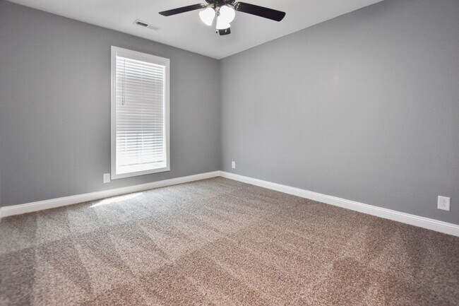 Building Photo - Pet Friendly Three Bedroom with Bonus!