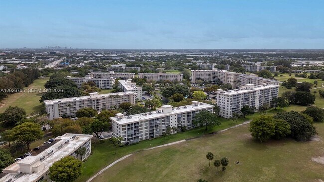 Building Photo - 2651 S Course Dr