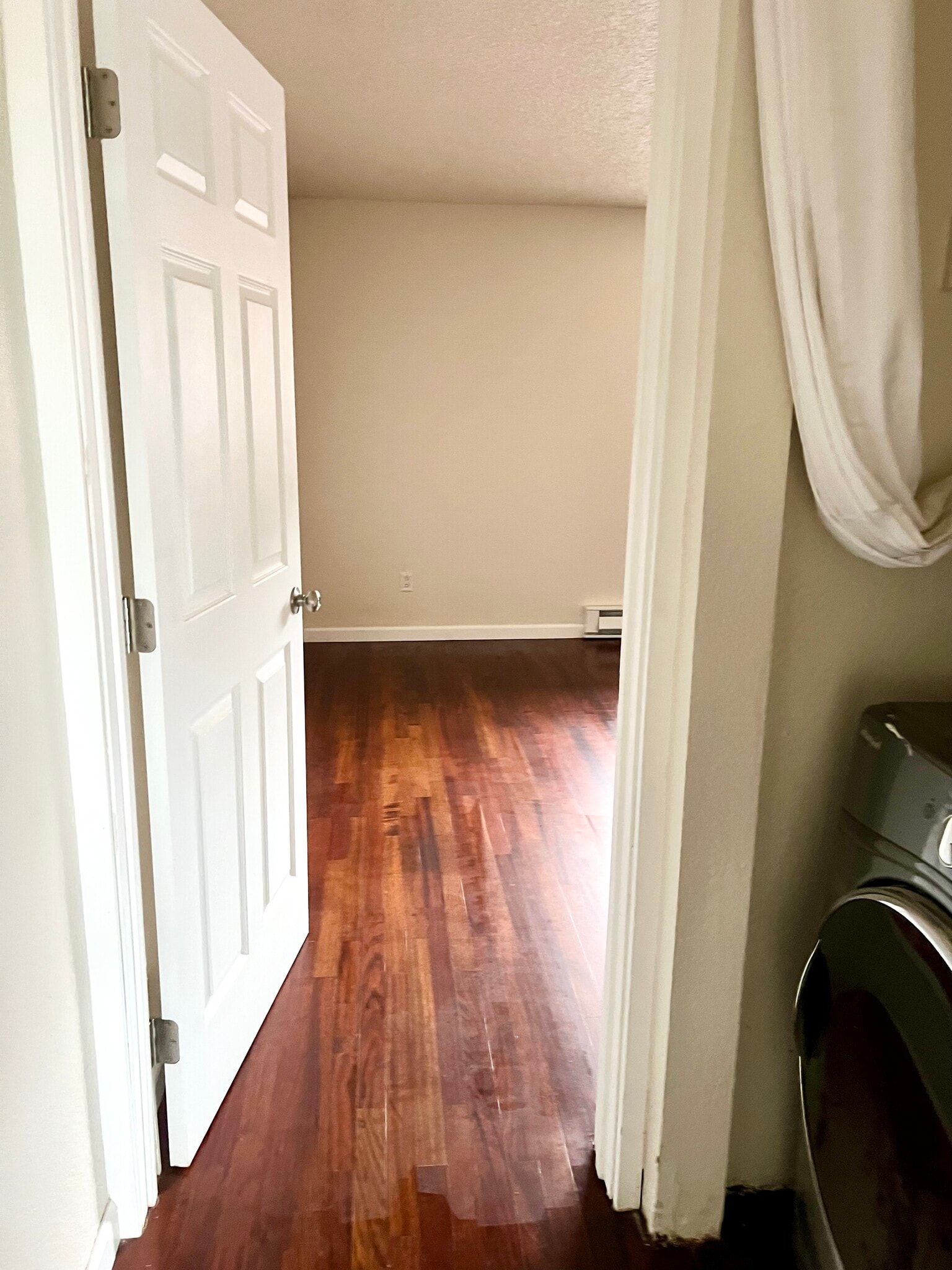 master entrance - 25040 Lake Fenwick Rd