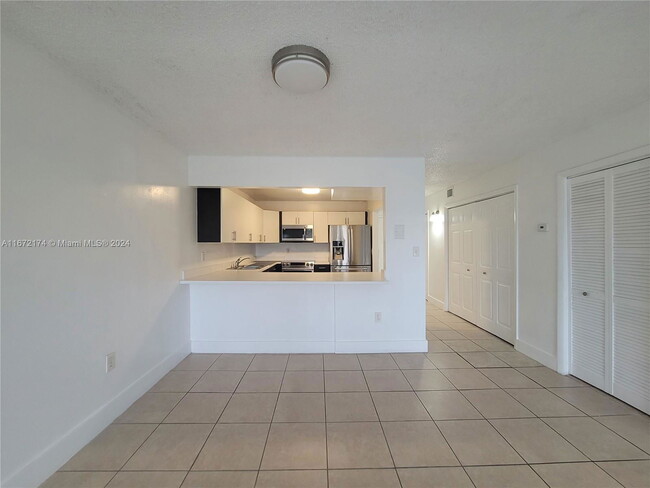 Building Photo - 6940 Miami Gardens Dr