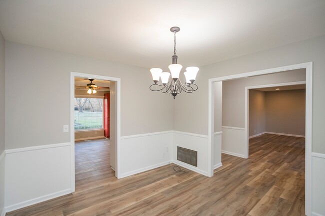 Building Photo - Beautifully Renovated Brentwood Home