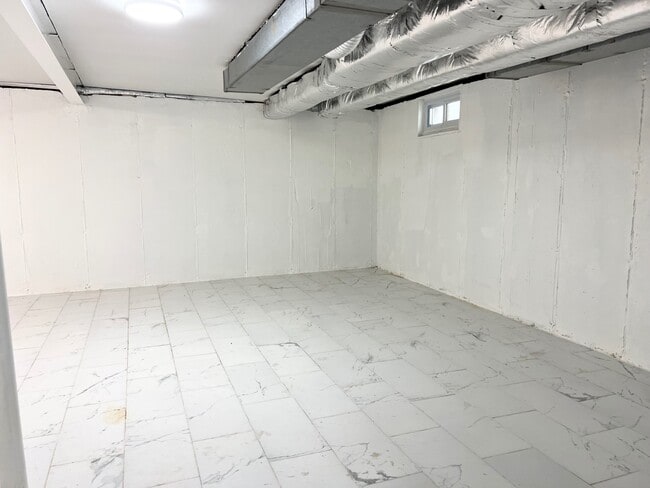 Building Photo - 156 Petrus Ave