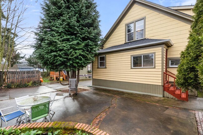 Building Photo - 2178 NE 7th Ave