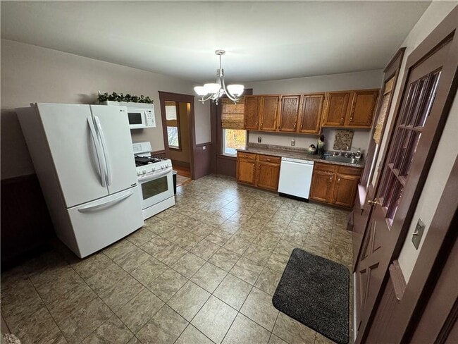 Building Photo - 399 Central St