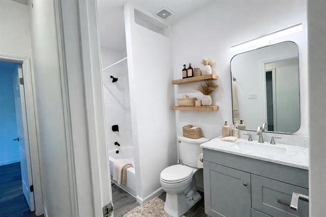 Building Photo - 9600 Royal Ln