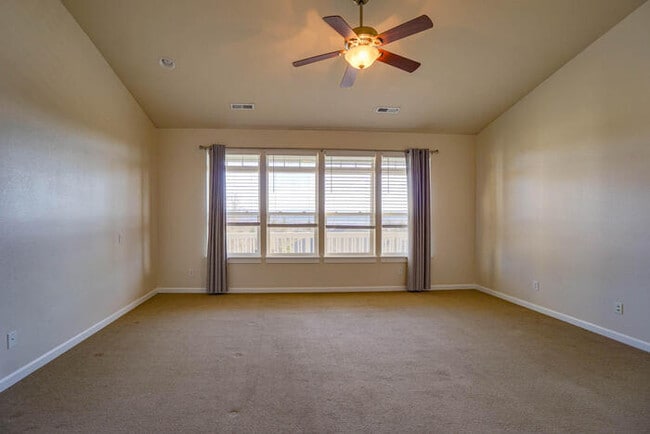 Building Photo - BEAUTIFUL VIEWS of MT. HOOD