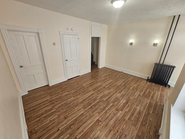 Building Photo - 132 W Douglass St