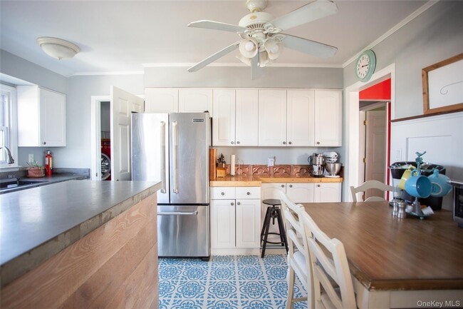 Building Photo - 274 W Walnut St