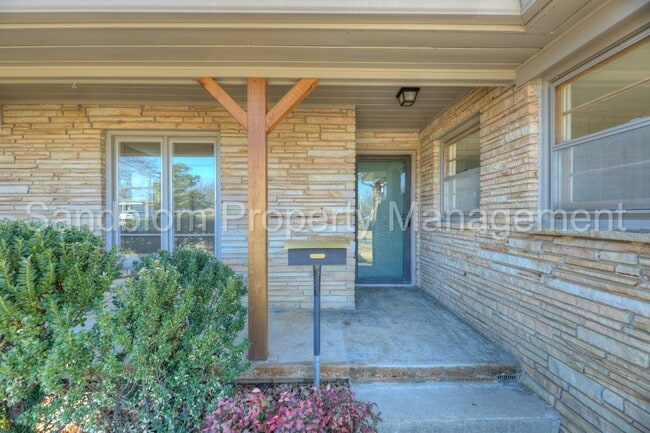 Building Photo - 4012 S Toledo Ave