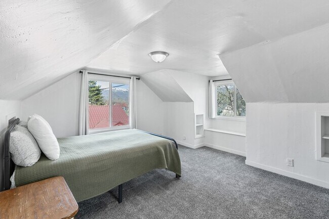 Building Photo - 129 W 100 S