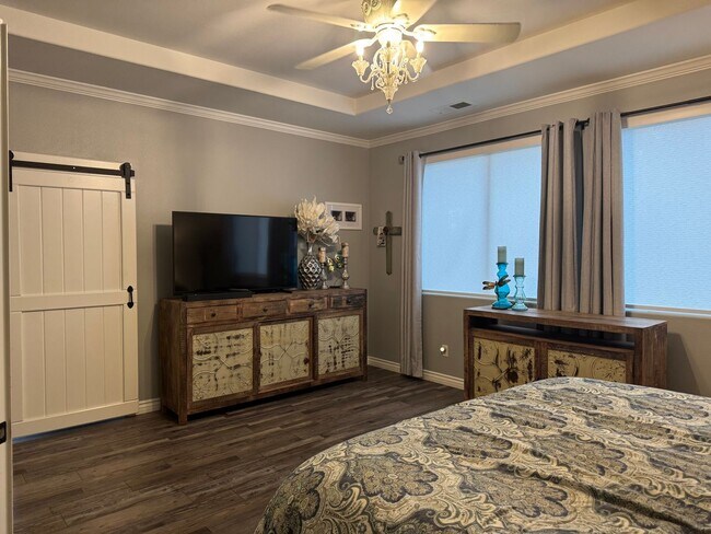 Building Photo - Beautiful 5 Bedroom, 3 Bath Home + Loft in Quail Lake, Clovis, CA