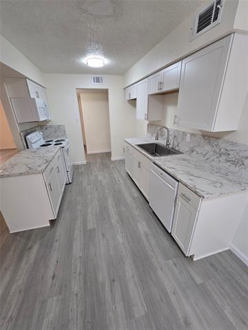 Building Photo - 1402 Frio Ln