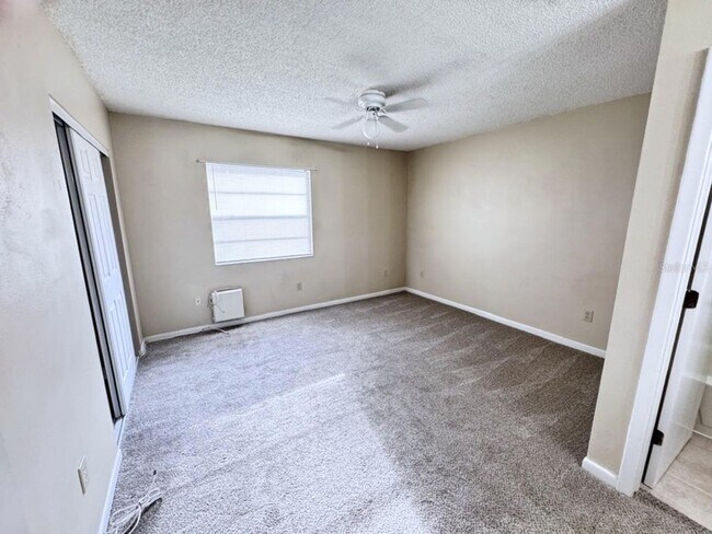Building Photo - 10128 Lake Oak Cir