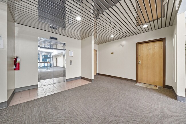 Building Photo - 10 Linwood St