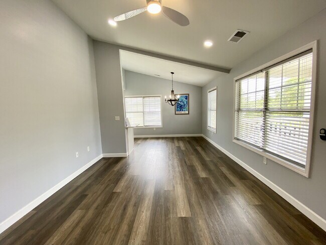 Building Photo - Modern & Completely Renovated Condo in the...