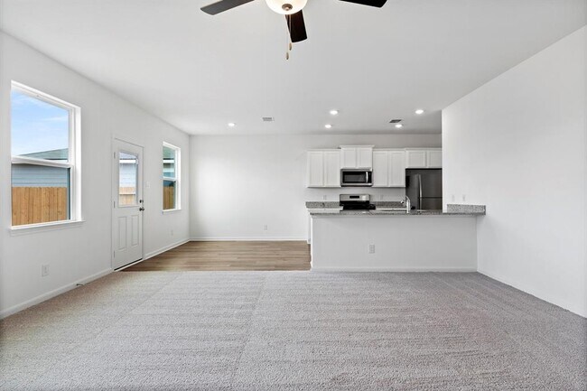 Building Photo - 322 Low Pasture Trl