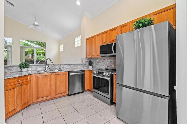 Building Photo - 7690 Hummingbird Ct