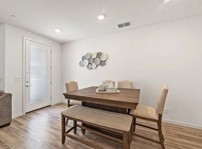 Building Photo - STUNNING 3/2.5 (Natomas)! Gym, Pool, Solar...