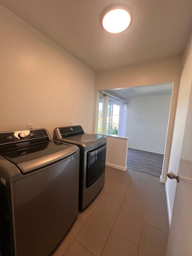 Building Photo - Costa Mesa House Large Lot;  Open House Friday 2/24/2026 11:30 PM - 1:00 PM