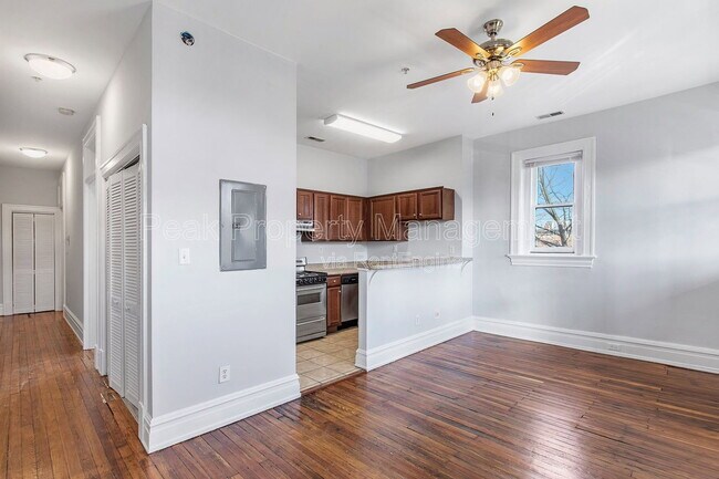 Building Photo - 1124 Hull St