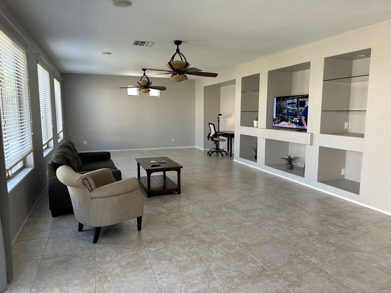 Building Photo - 18686 E Mockingbird Dr