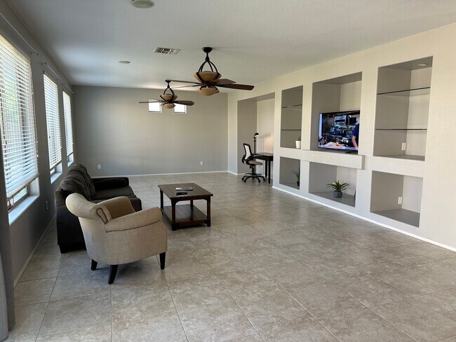 Building Photo - 18686 E Mockingbird Dr