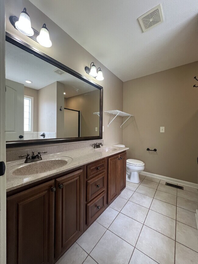 Building Photo - 3462 Southwood Dr