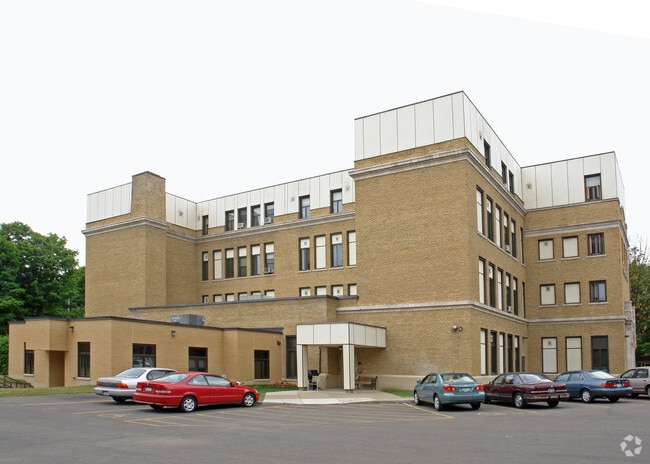 Primary Photo - Lincoln Court Apartments