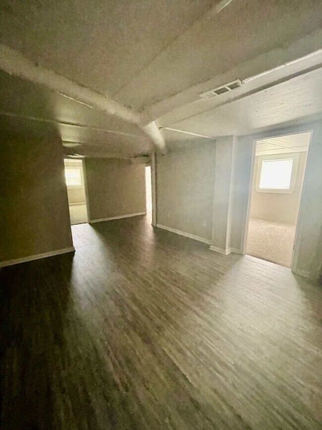 Building Photo - Spacious 5 Bedroom 2 Bath. This Home is Located in the Smallwood Community.