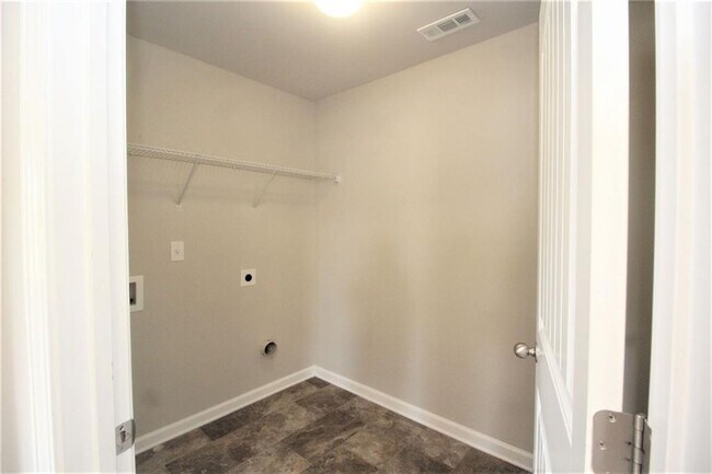 Building Photo - 4086 Water Mill Dr