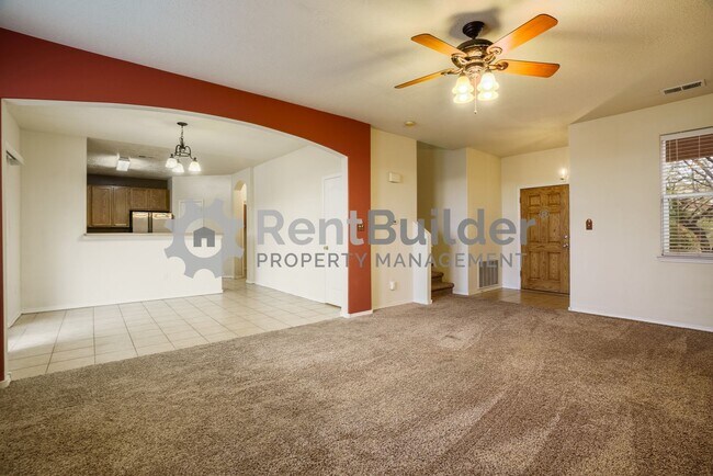 Building Photo - FANTASTIC 3-Bedroom 2-1/2 bath Home in ANDERSON HILLS NEIGHBORHOOD