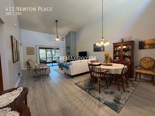 Building Photo - 411 Newton Pl