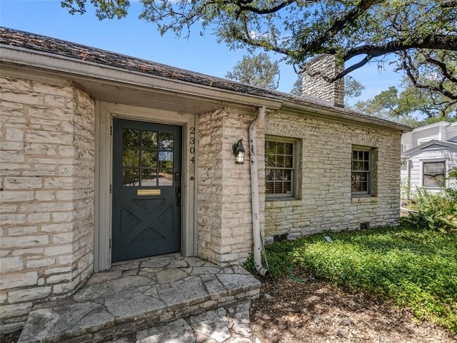 Building Photo - 2304 Longview St