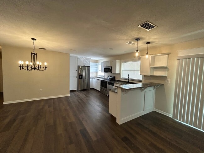 Building Photo - 1233 Honeytree Ln E