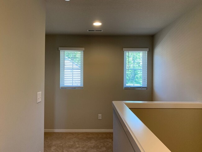 Building Photo - GORGEOUS 5BD, 3BA, 2-CAR GARAGE! AMENITIES...