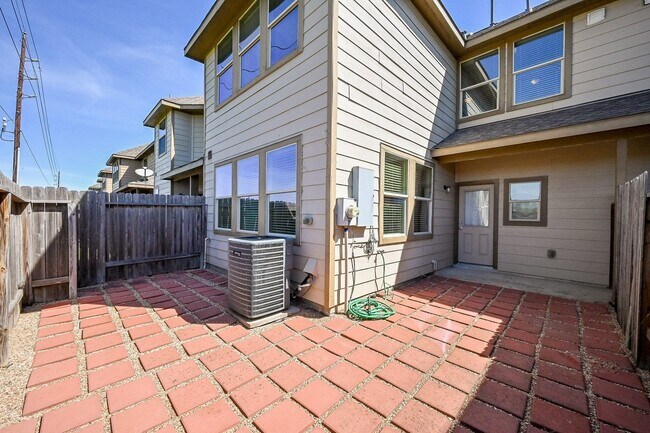 Building Photo - 8231 Hawthorn Vly Ln