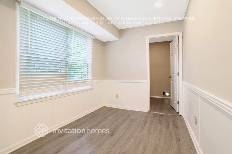 Building Photo - 246 Sandra Dr NW