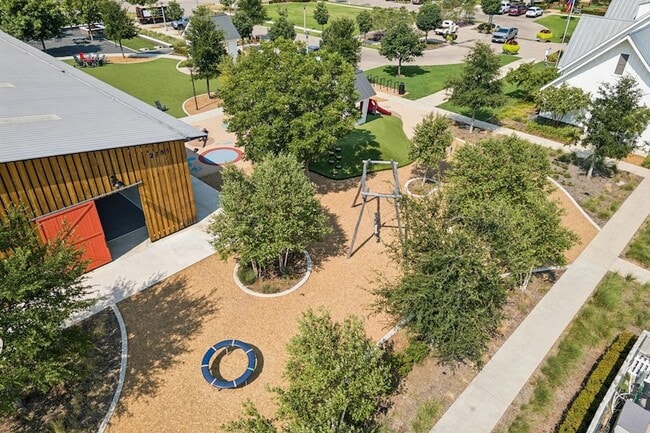 Building Photo - 2412 Rooster Ln