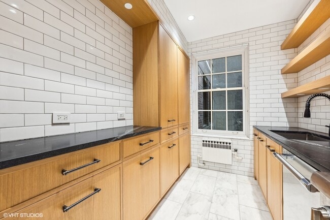 Building Photo - 73 E Elm St