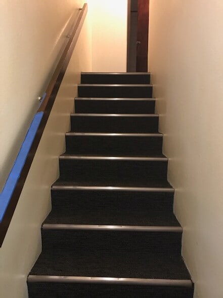 upstairs - 1037 Vine Ave