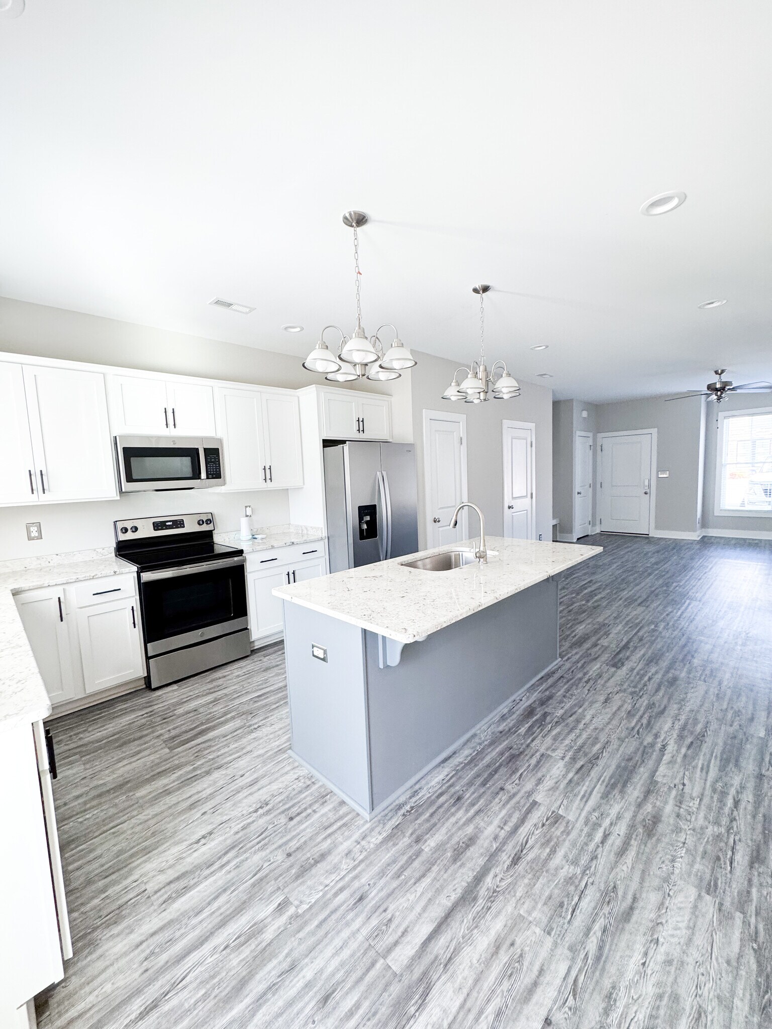 Building Photo - 19 Cuddington Ln